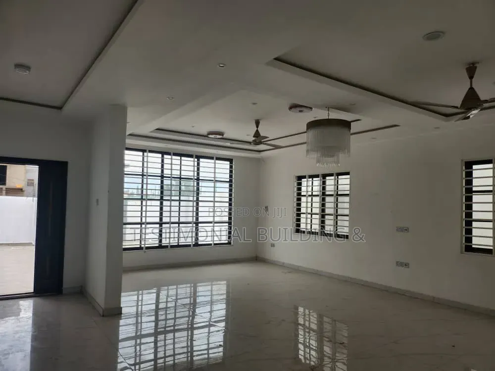 4bdrm House in Testimonial Building, Police Station for sale