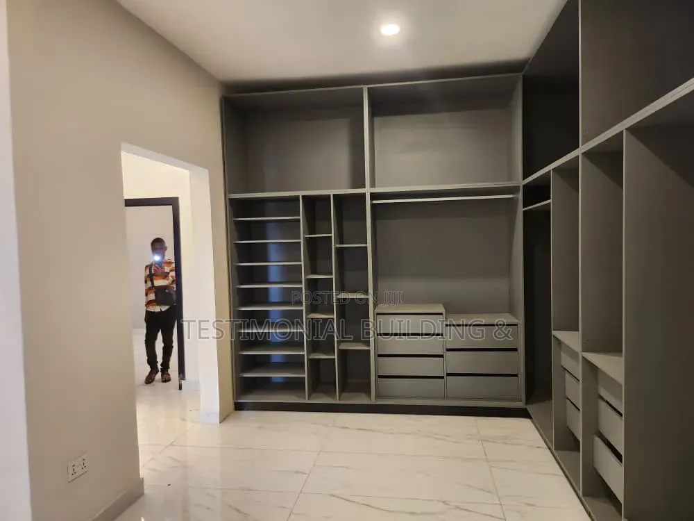 4bdrm House in Testimonial Building, Police Station for sale