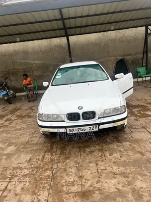 BMW 523i 2001 White
