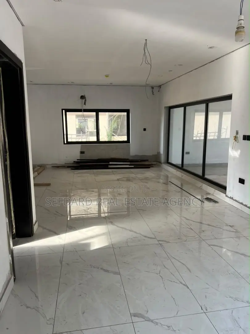 4bdrm Townhouse/Terrace in Sefdard Properties, Cantonments for sale