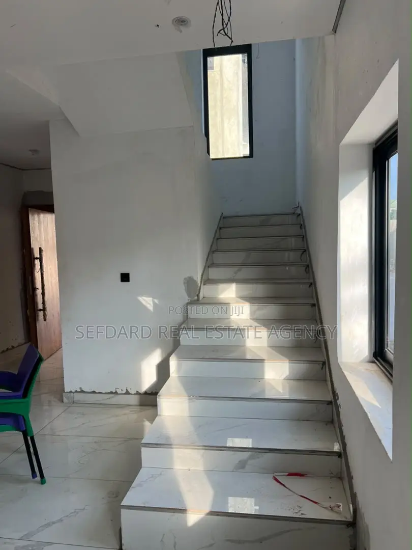 4bdrm Townhouse/Terrace in Sefdard Properties, Cantonments for sale