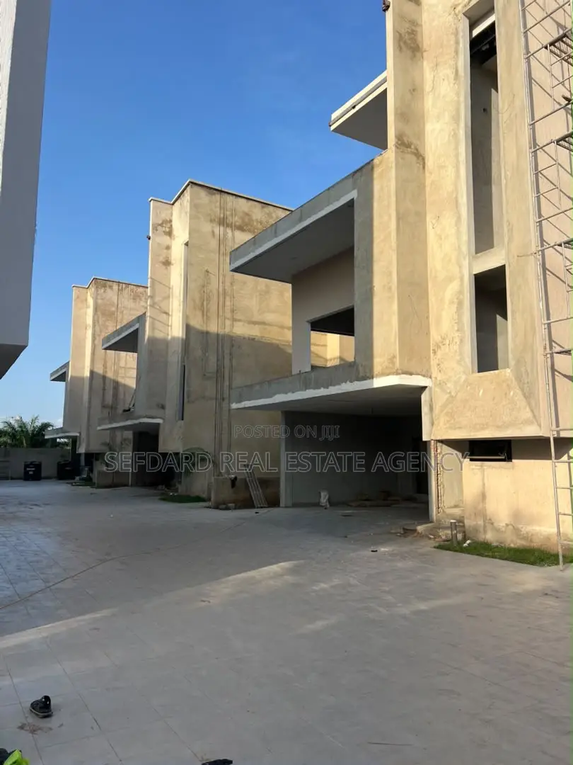 4bdrm Townhouse/Terrace in Sefdard Properties, Cantonments for sale