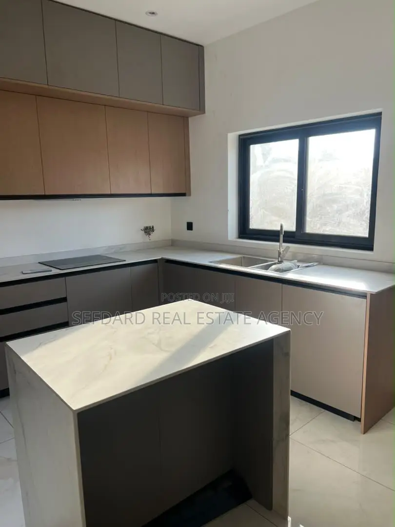 4bdrm Townhouse/Terrace in Sefdard Properties, Cantonments for sale