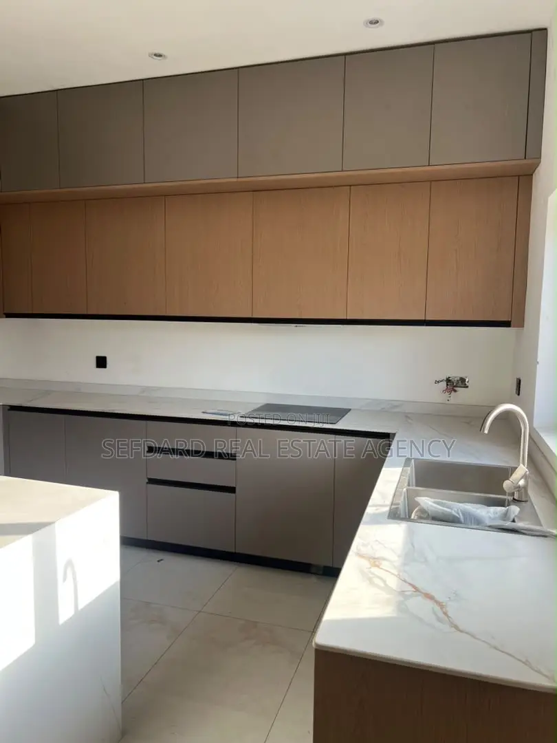 4bdrm Townhouse/Terrace in Sefdard Properties, Cantonments for sale