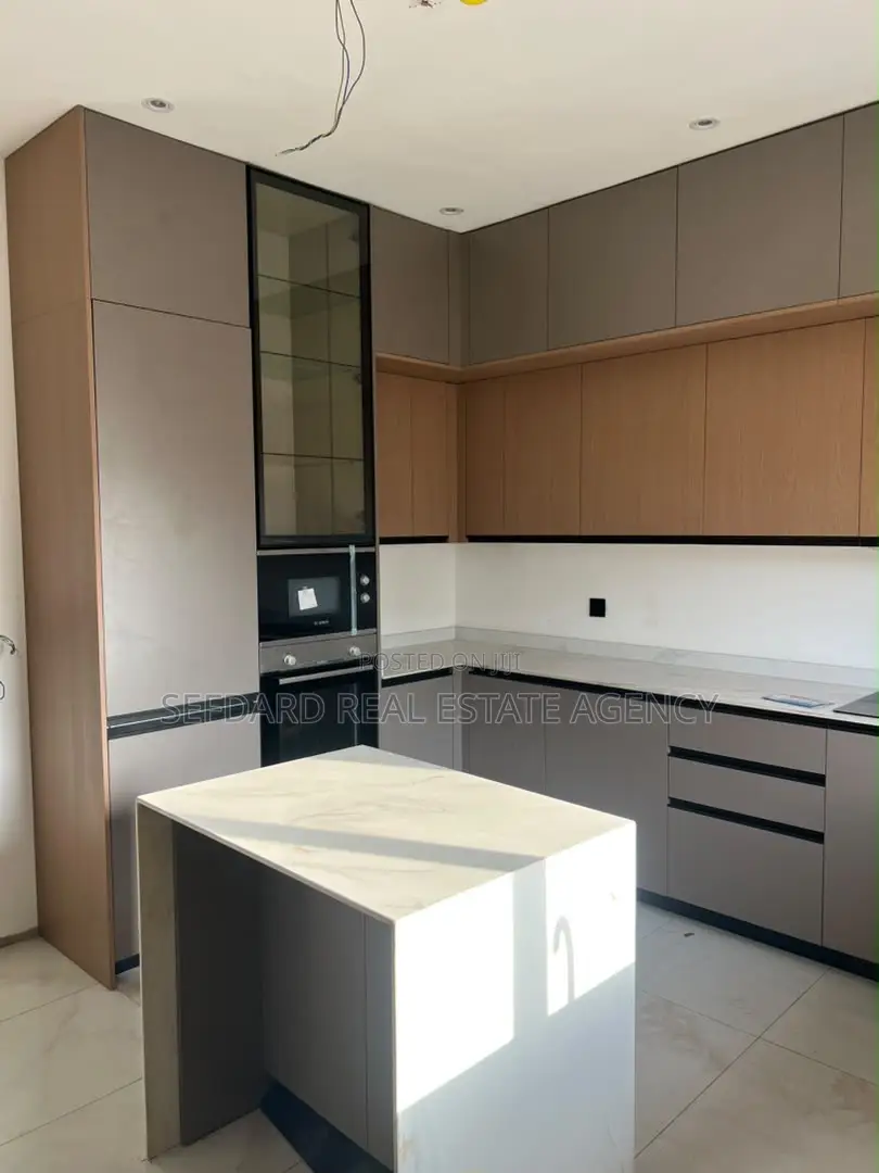 4bdrm Townhouse/Terrace in Sefdard Properties, Cantonments for sale