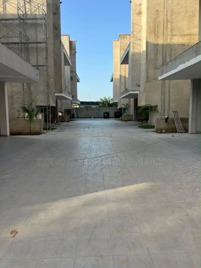 4bdrm Townhouse/Terrace in Sefdard Properties, Cantonments for sale