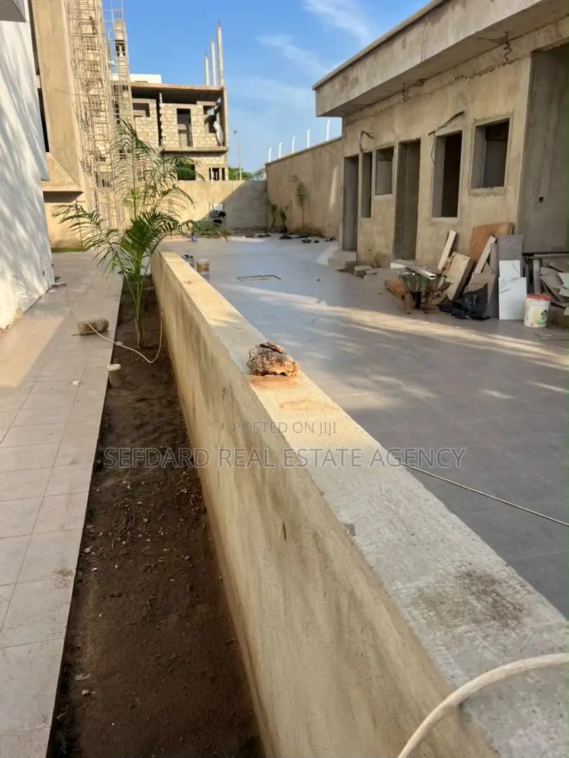 4bdrm Townhouse/Terrace in Sefdard Properties, Cantonments for sale