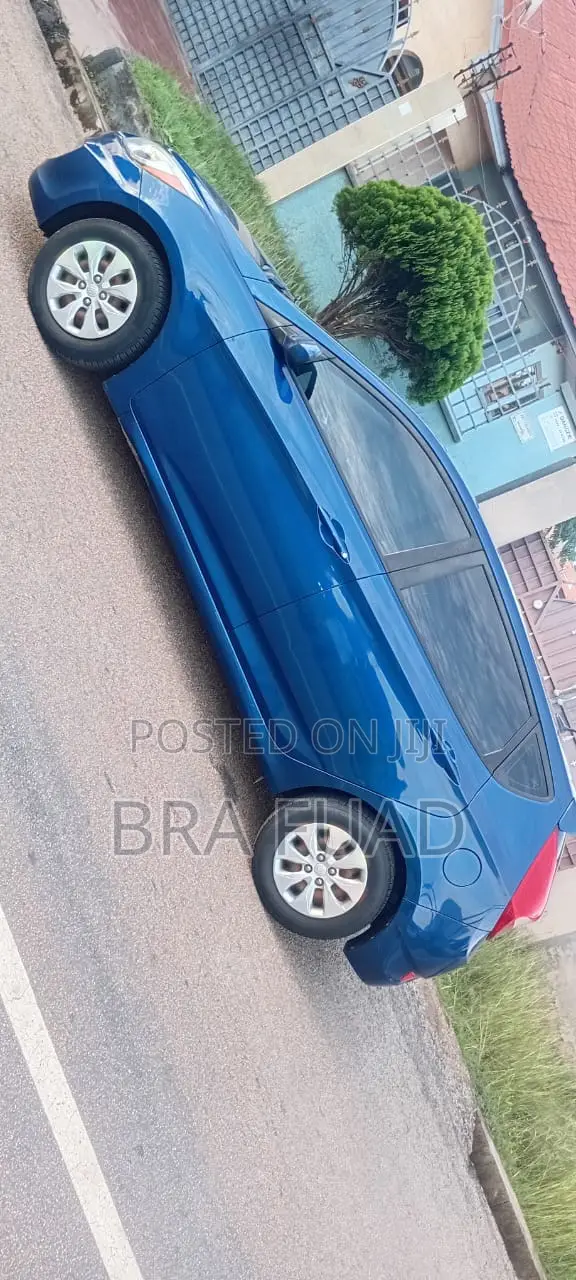 Hyundai Accent SE Hatchback 2016 Blue