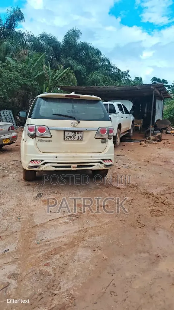 Toyota Fortuner 2.7 RWD 2010 White