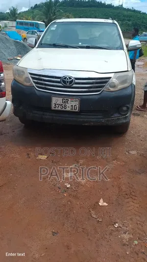 Toyota Fortuner 2.7 RWD 2010 White