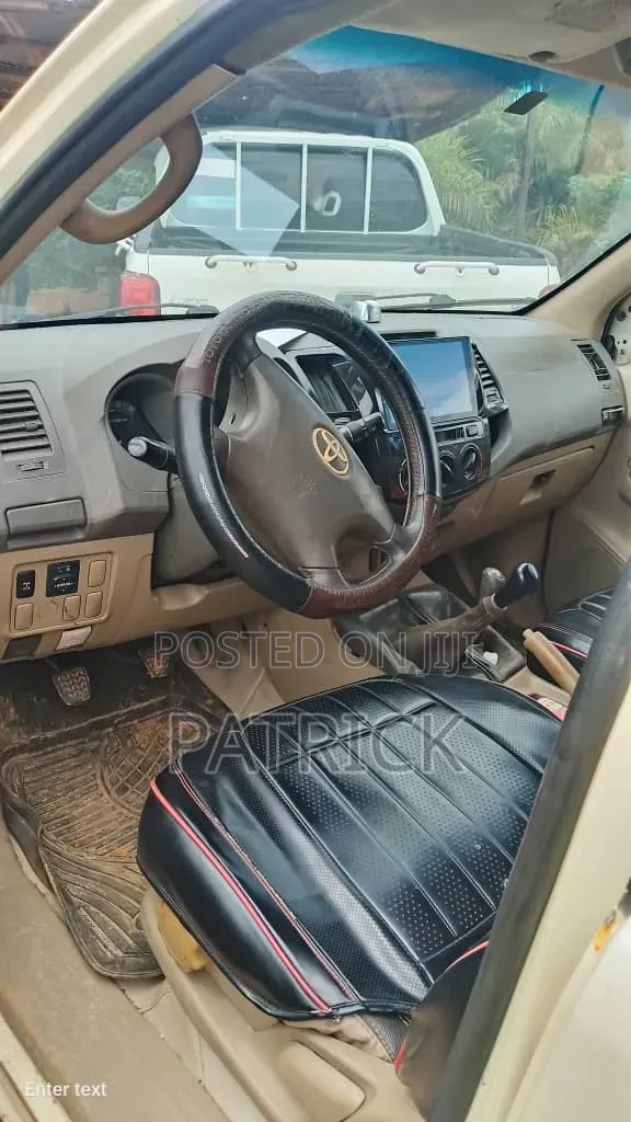 Toyota Fortuner 2.7 RWD 2010 White
