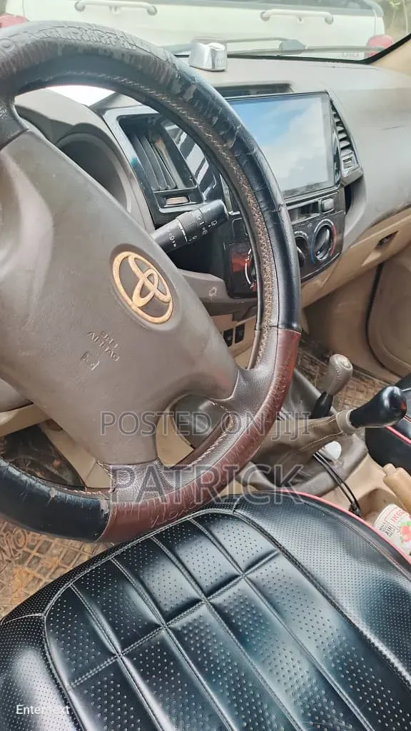 Toyota Fortuner 2.7 RWD 2010 White