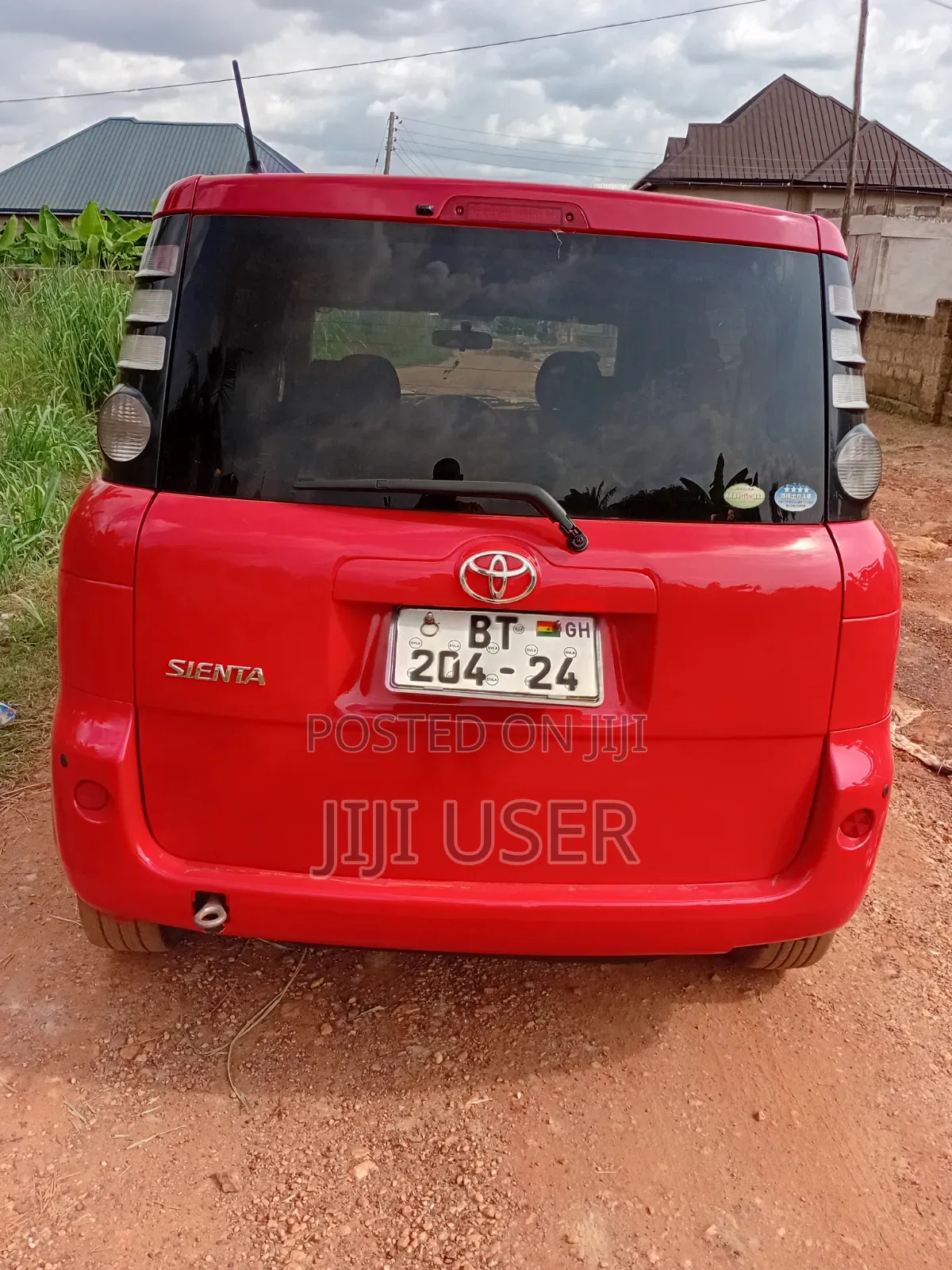 Toyota Sienta 2013 Red