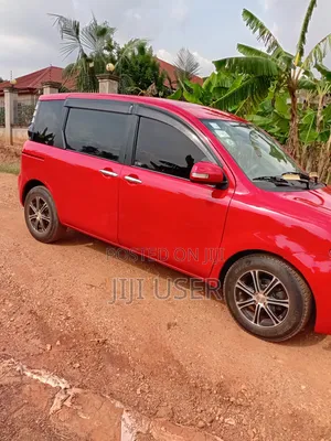 Toyota Sienta 2013 Red
