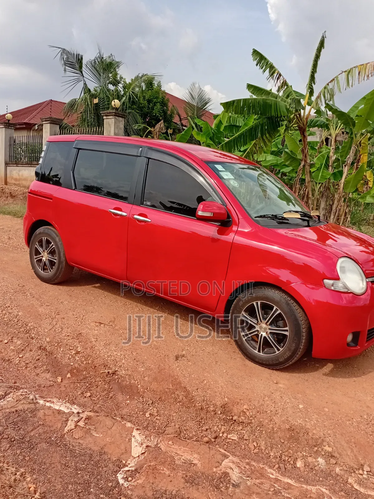 Toyota Sienta 2013 Red