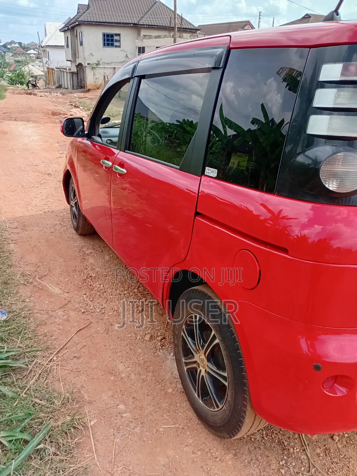 Toyota Sienta 2013 Red