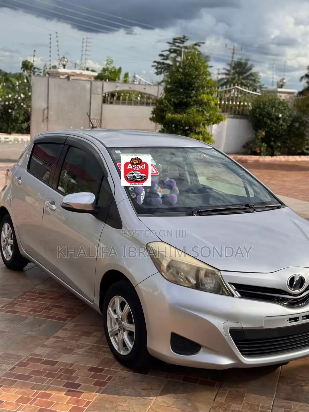 Toyota Vitz 2012 Silver