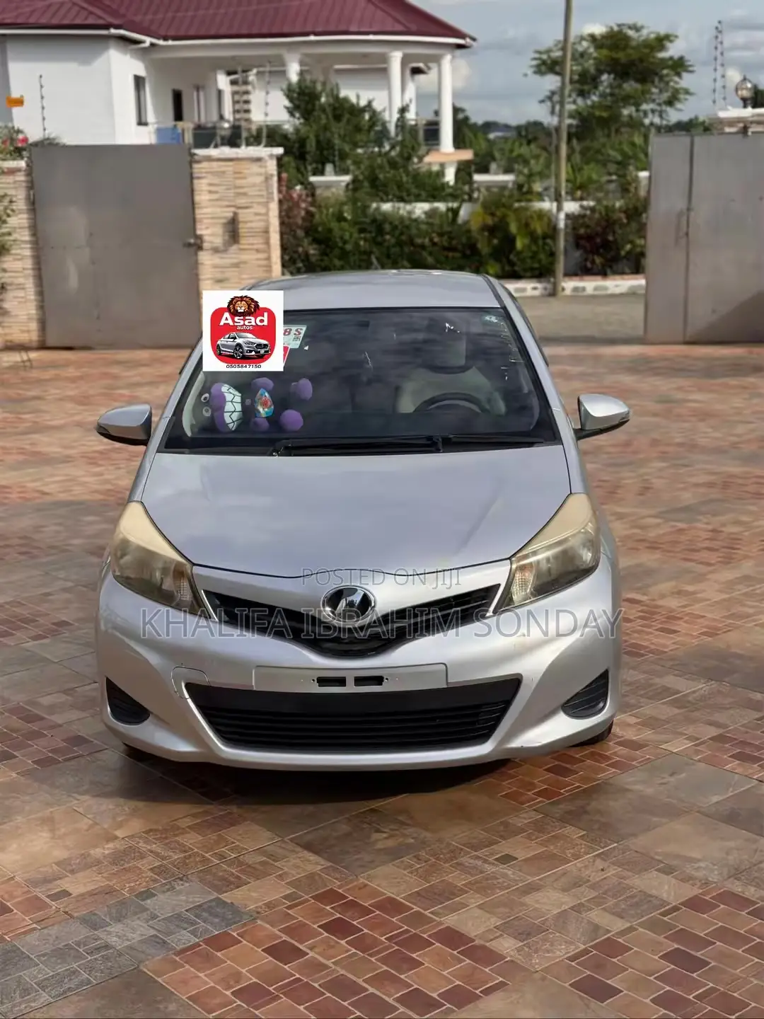 Toyota Vitz 2012 Silver