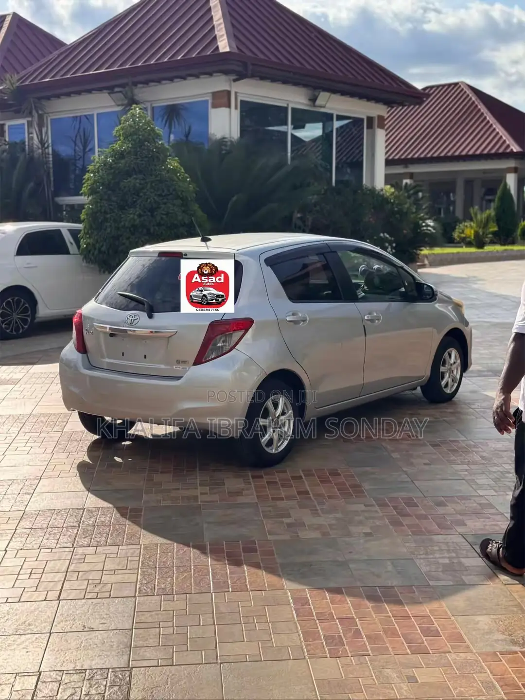 Toyota Vitz 2012 Silver
