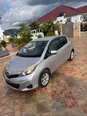 Toyota Vitz 2012 Silver