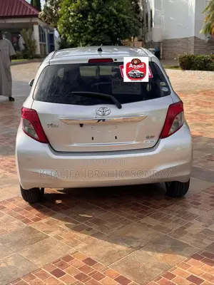 Toyota Vitz 2012 Silver