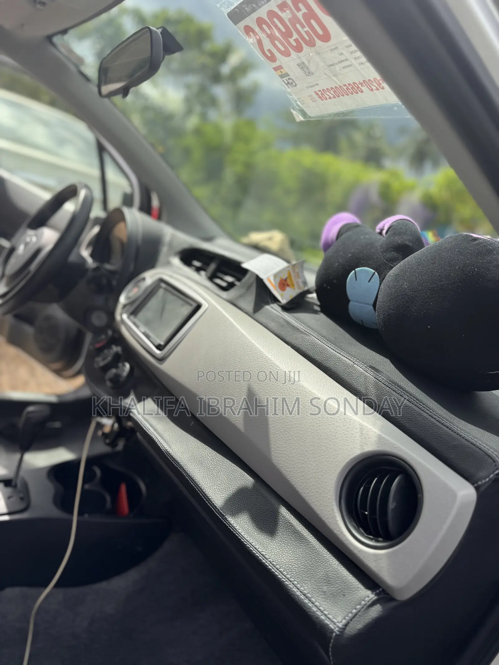 Toyota Vitz 2012 Silver