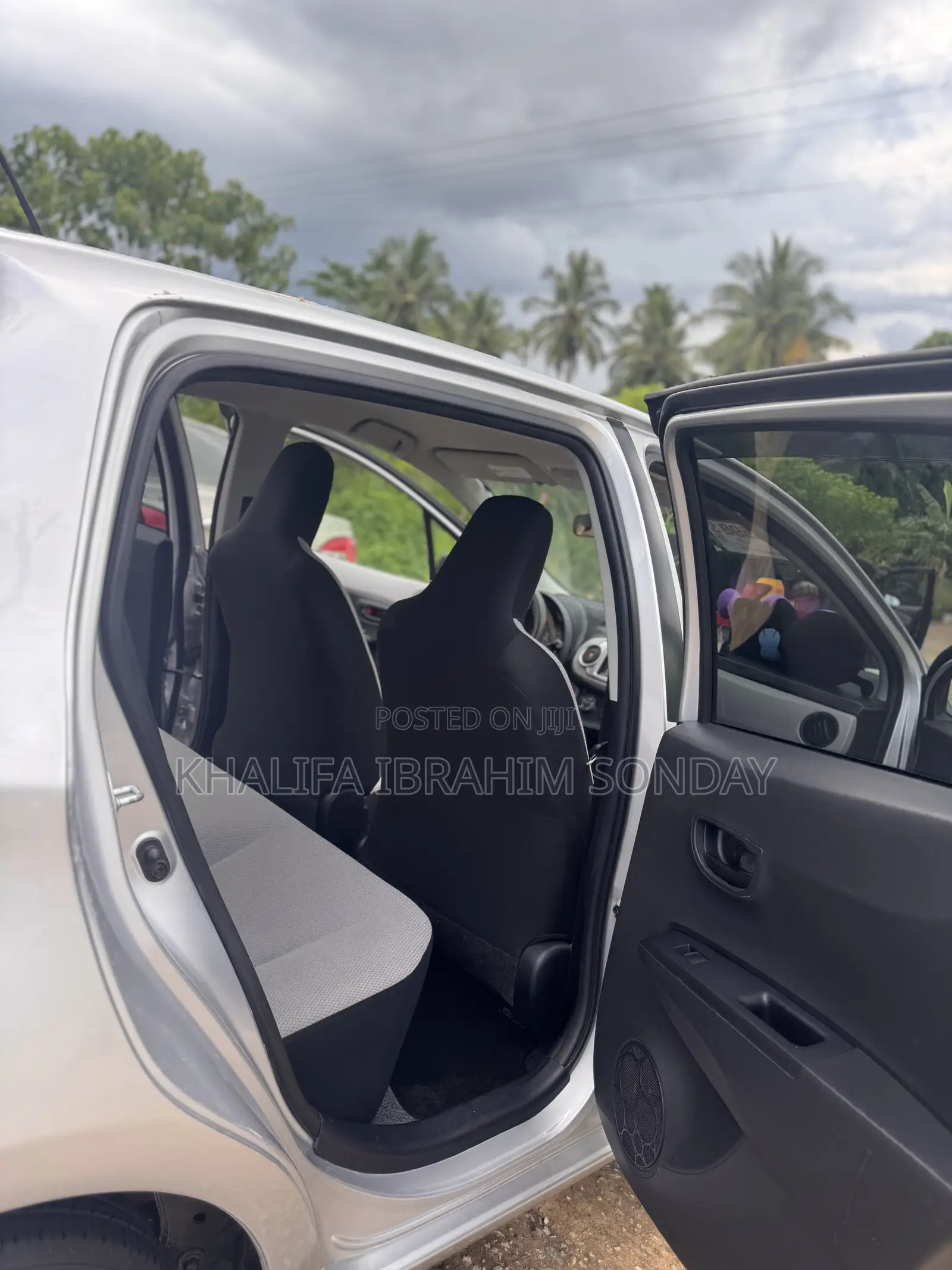 Toyota Vitz 2012 Silver