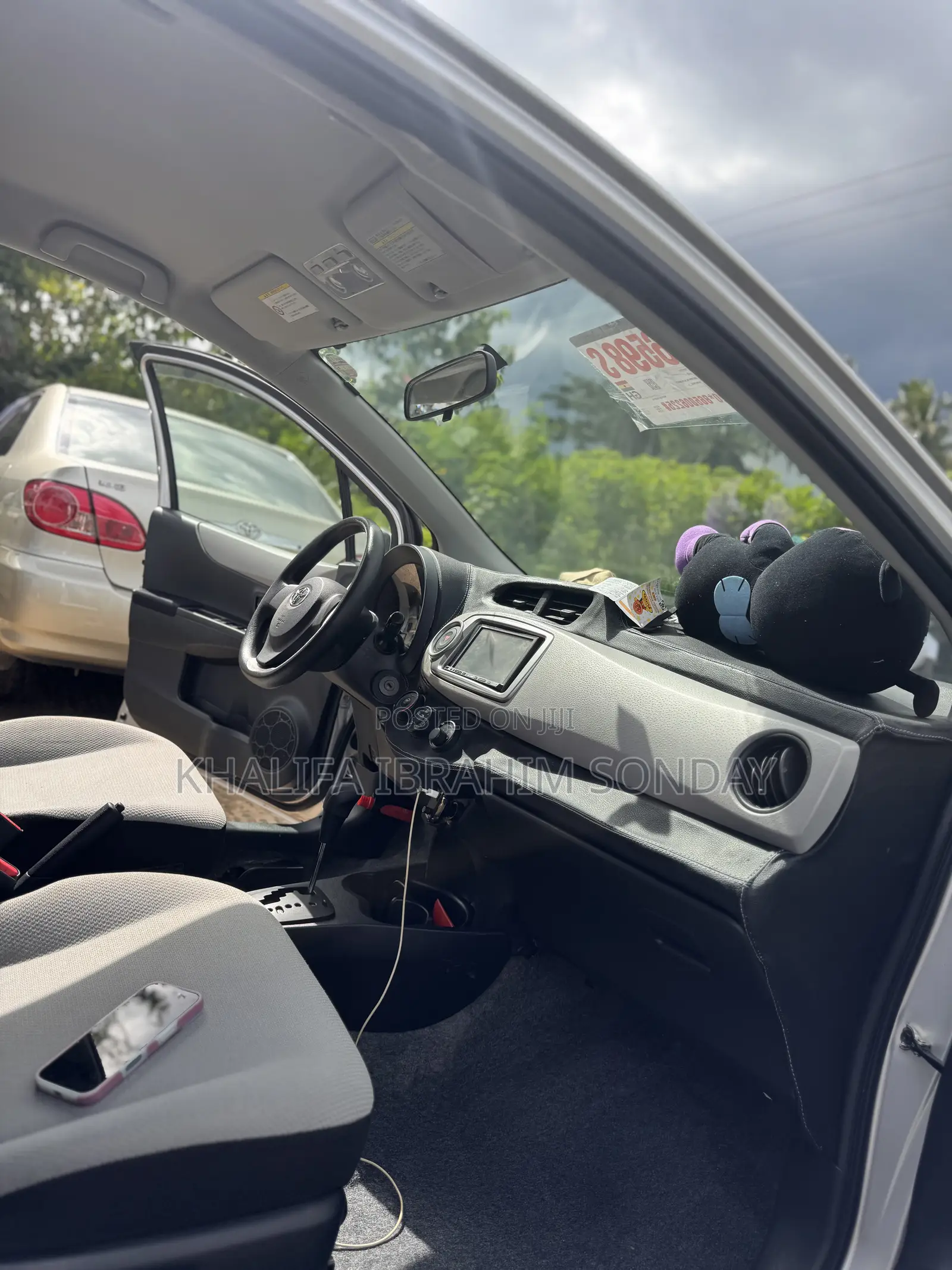 Toyota Vitz 2012 Silver