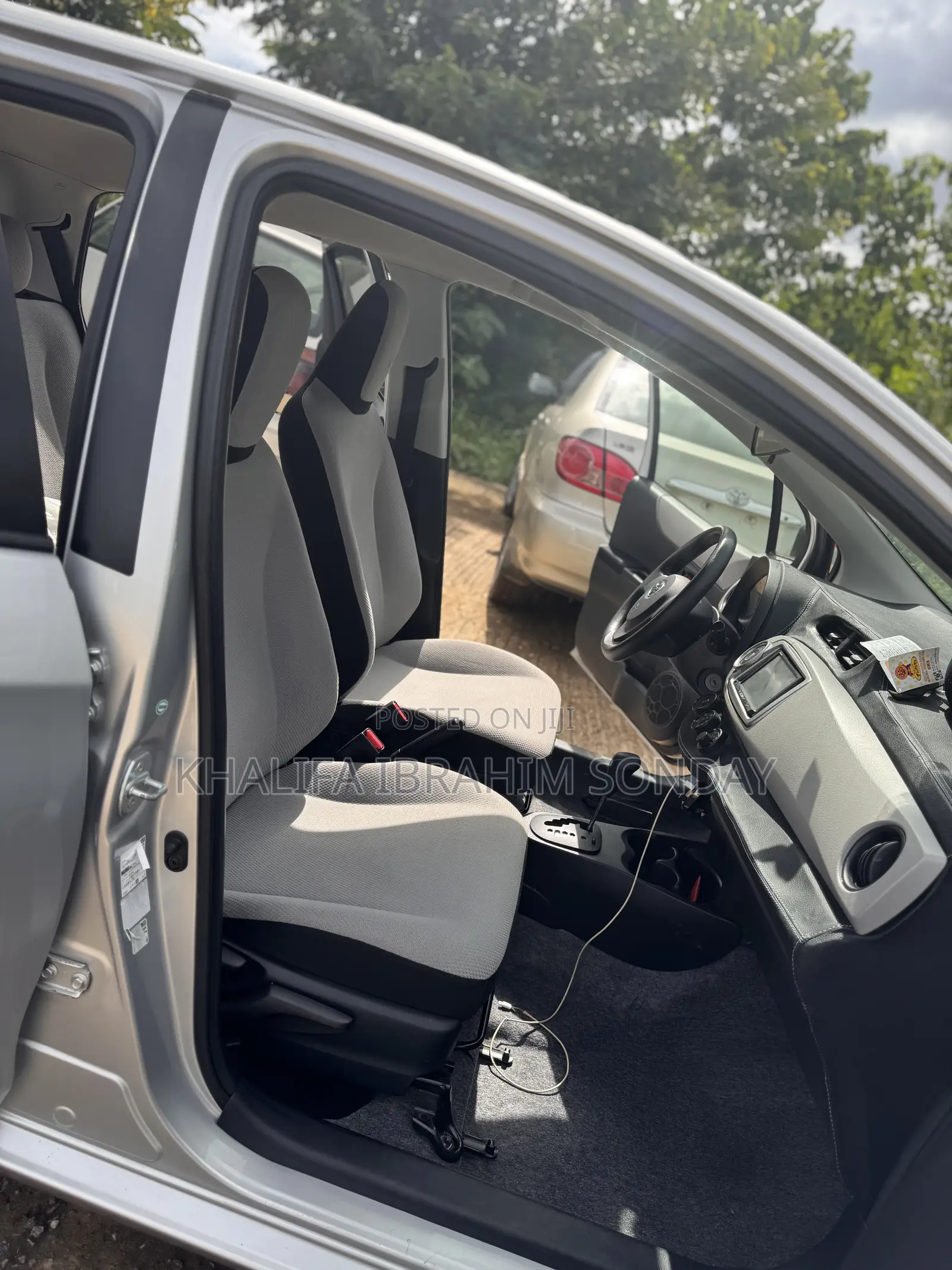 Toyota Vitz 2012 Silver