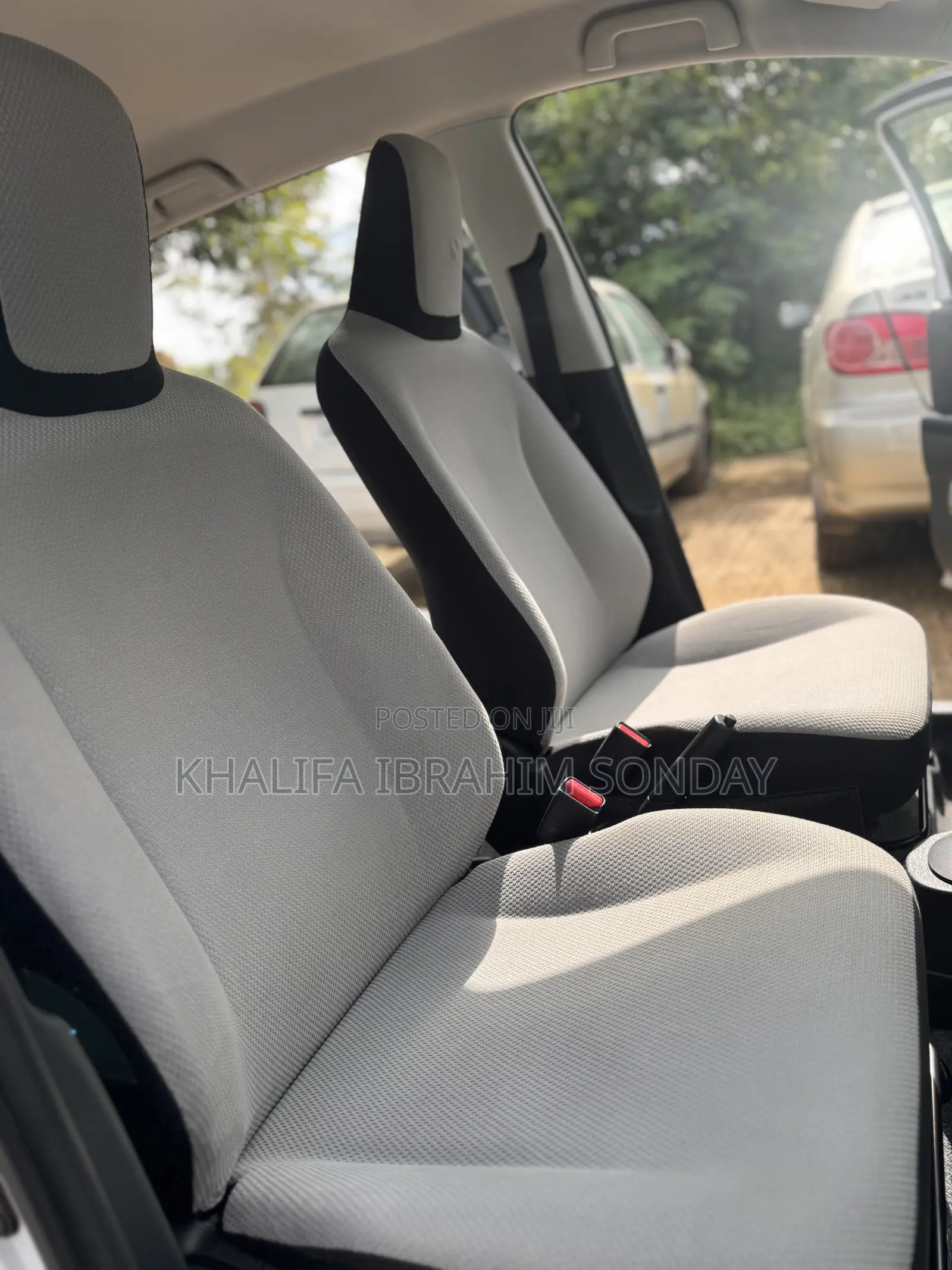 Toyota Vitz 2012 Silver