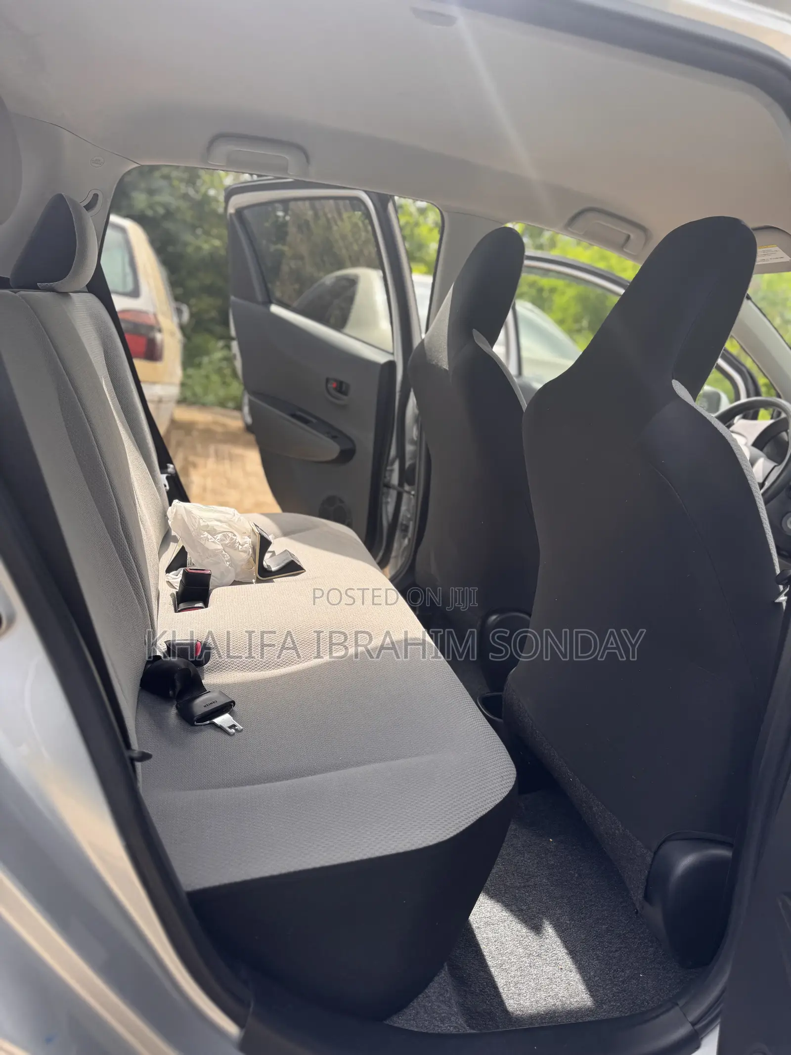 Toyota Vitz 2012 Silver