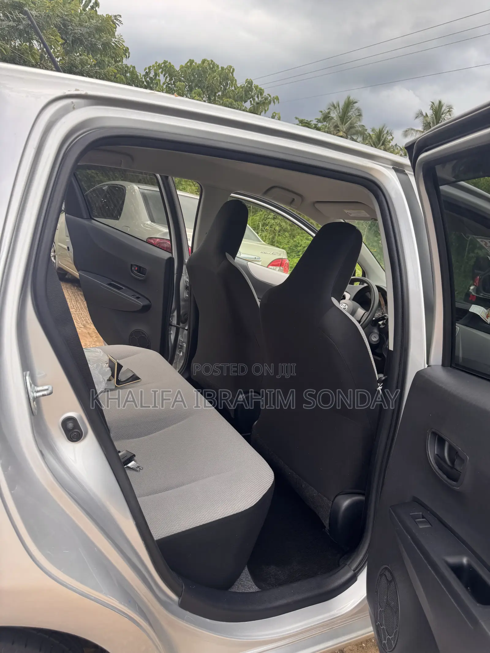Toyota Vitz 2012 Silver