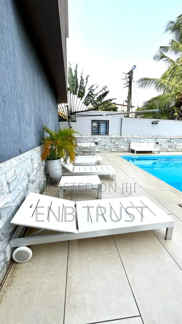 Furnished 4bdrm Townhouse / Terrace in East Legon, A&C Mall Area