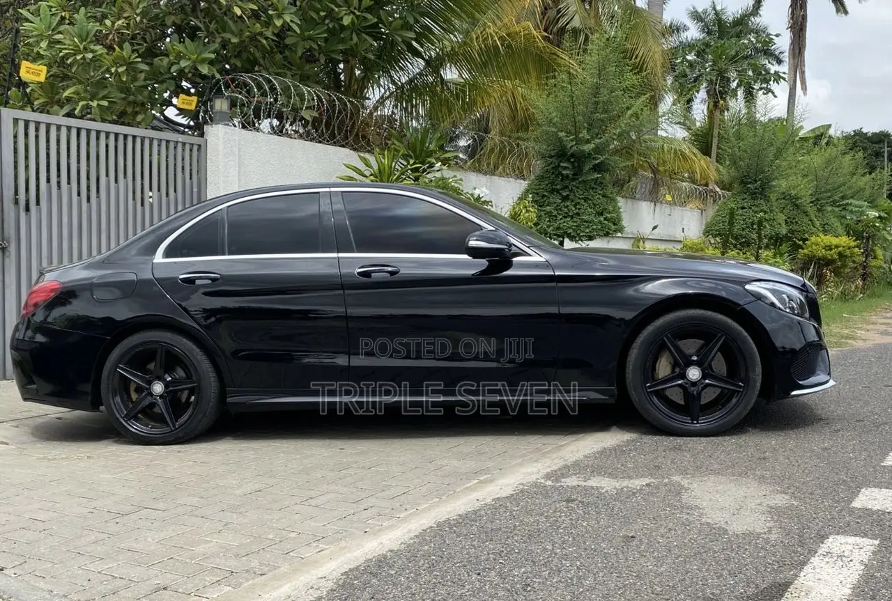 Mercedes-Benz C300 2016 Black