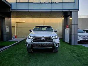 Toyota Hilux 2025 White
