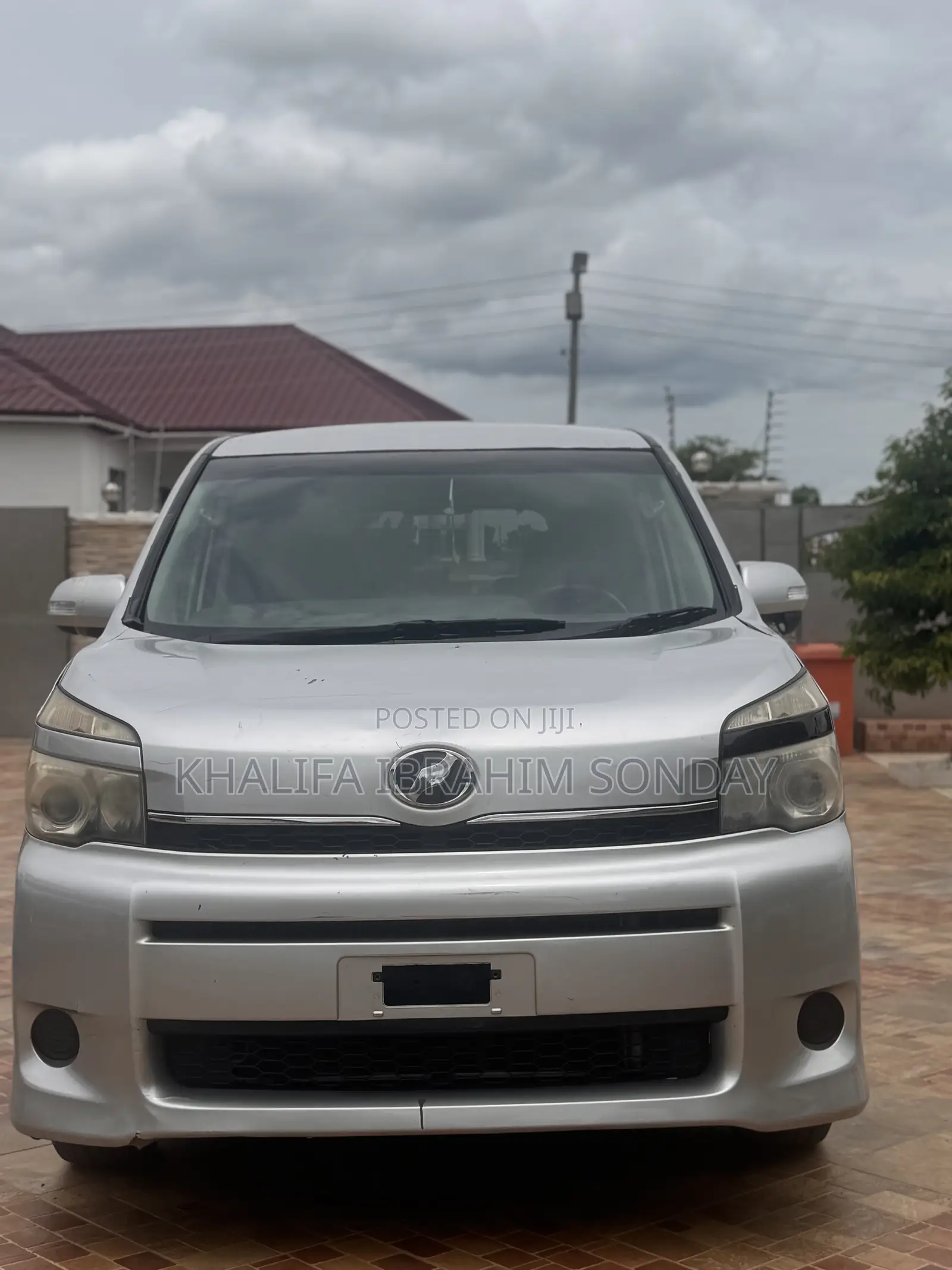 Toyota Voxy 2012 Silver