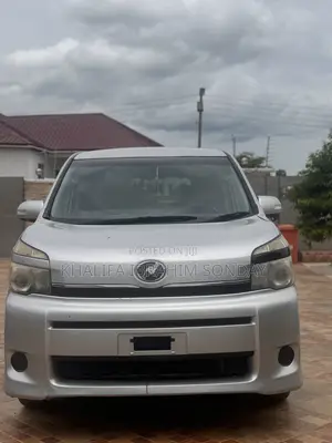 Toyota Voxy 2012 Silver