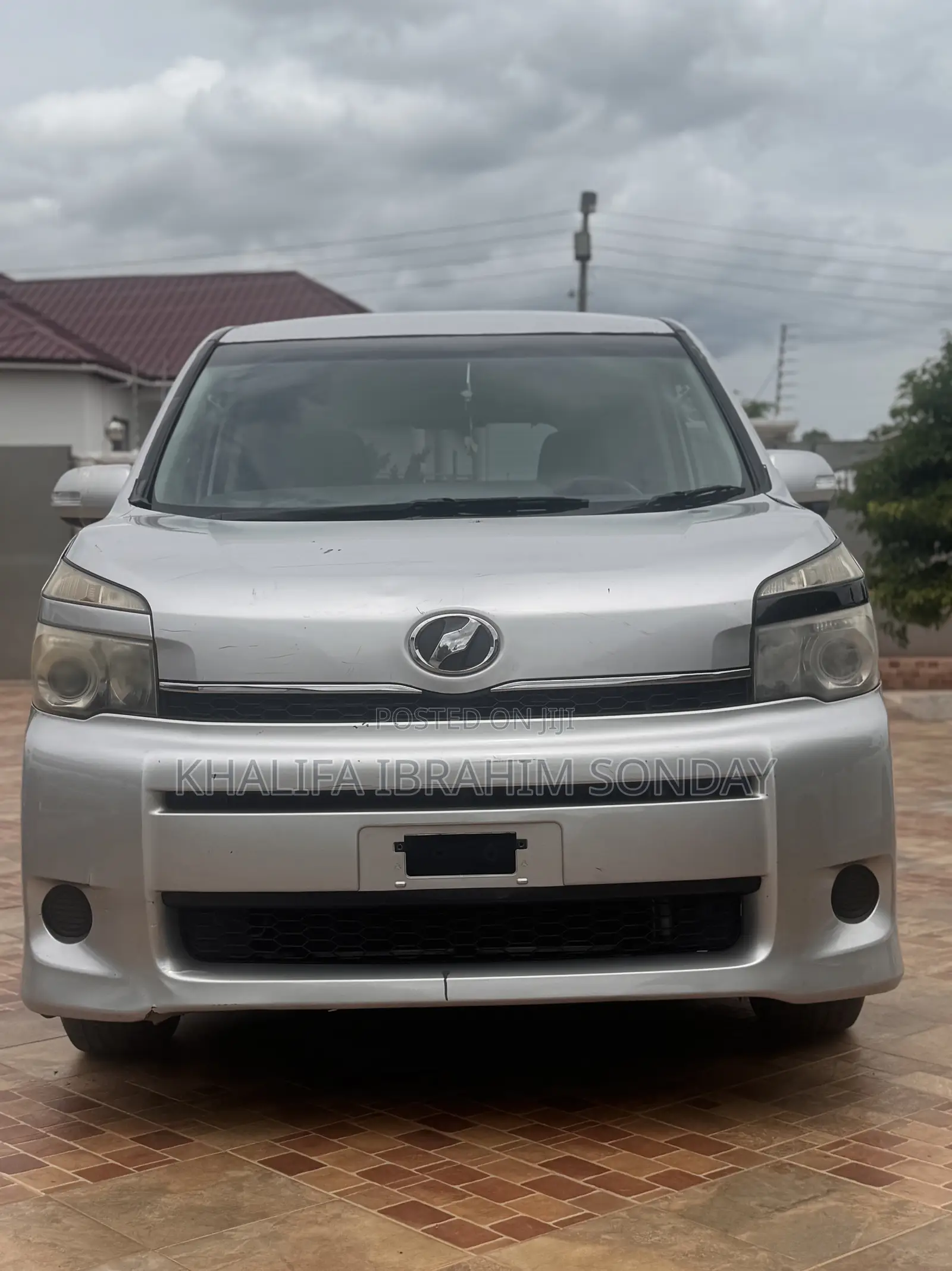 Toyota Voxy 2012 Silver