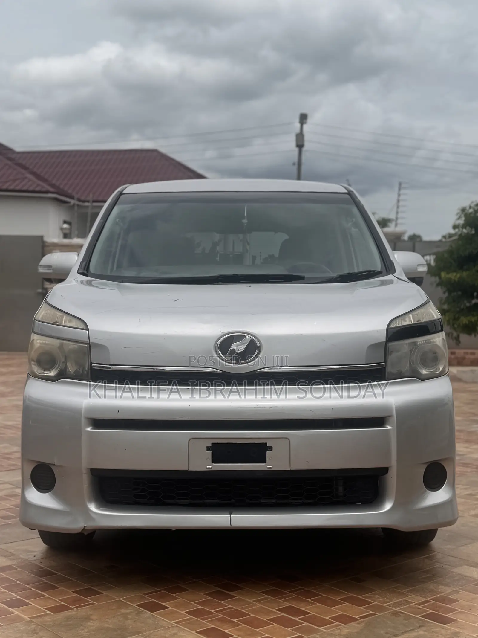 Toyota Voxy 2012 Silver