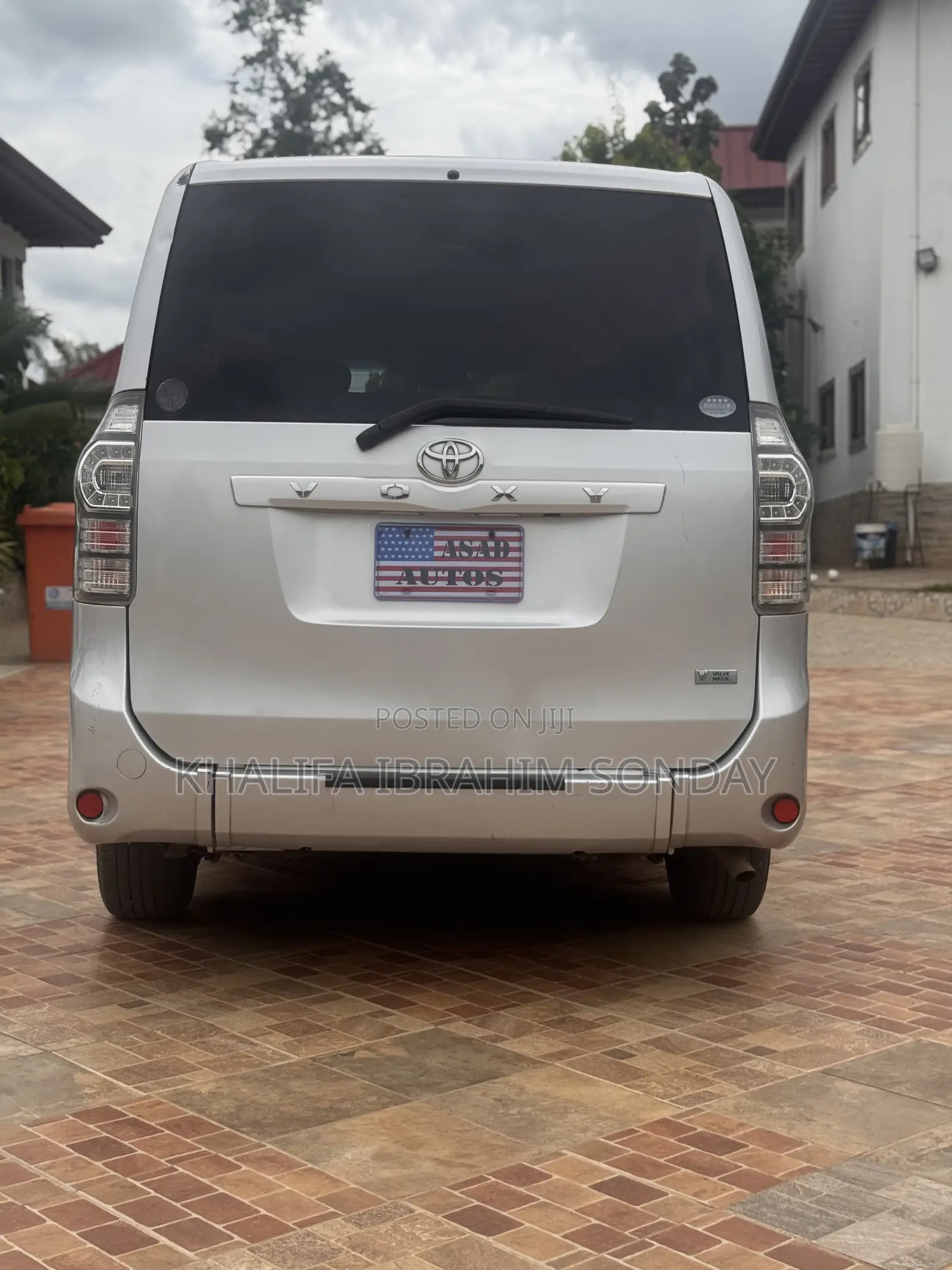 Toyota Voxy 2012 Silver