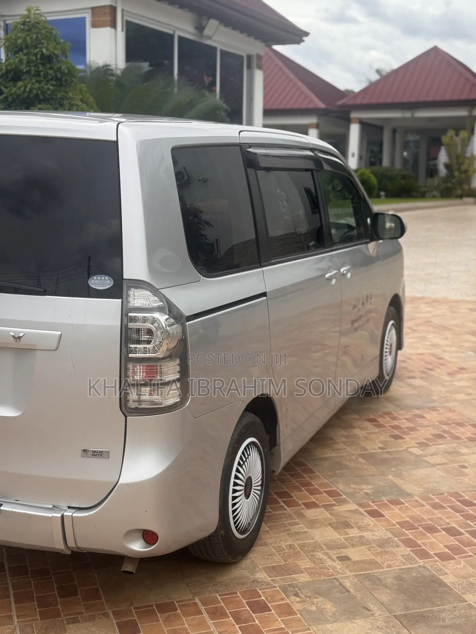 Toyota Voxy 2012 Silver