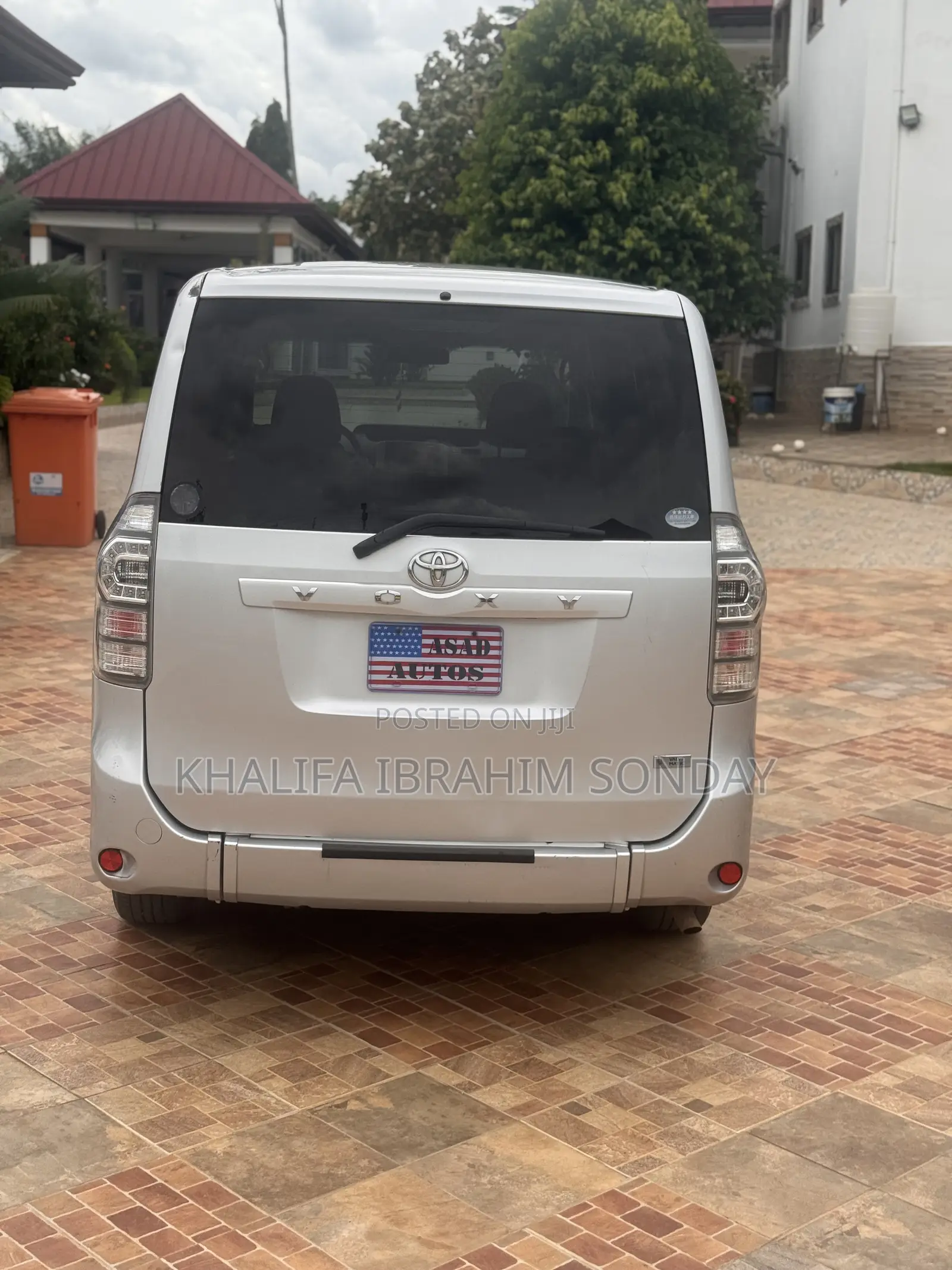 Toyota Voxy 2012 Silver