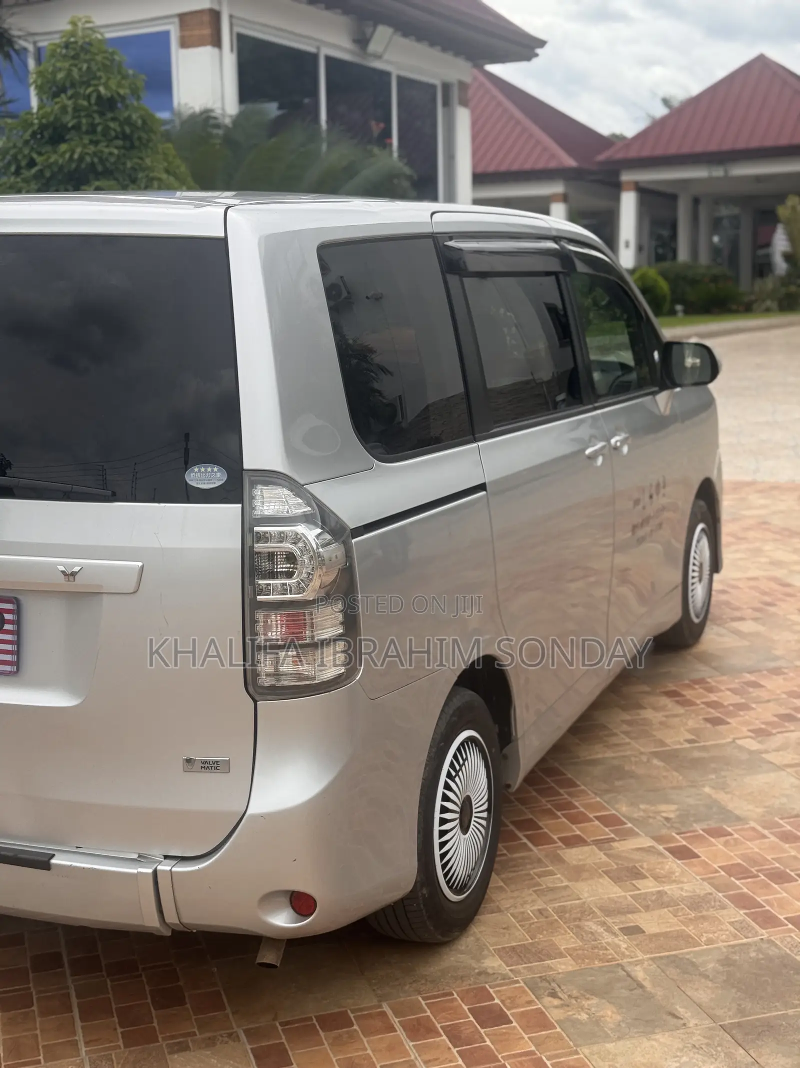 Toyota Voxy 2012 Silver
