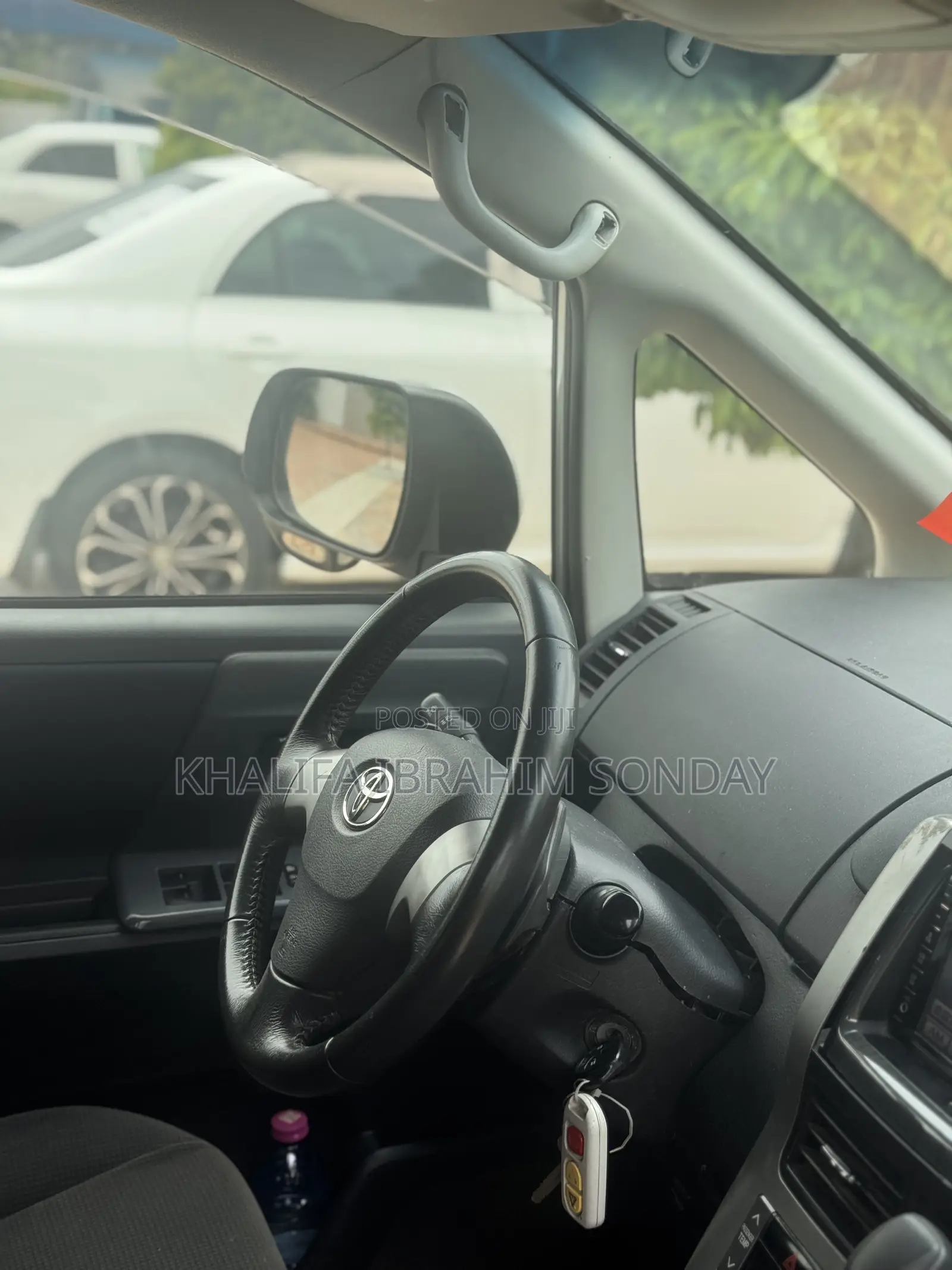 Toyota Voxy 2012 Silver
