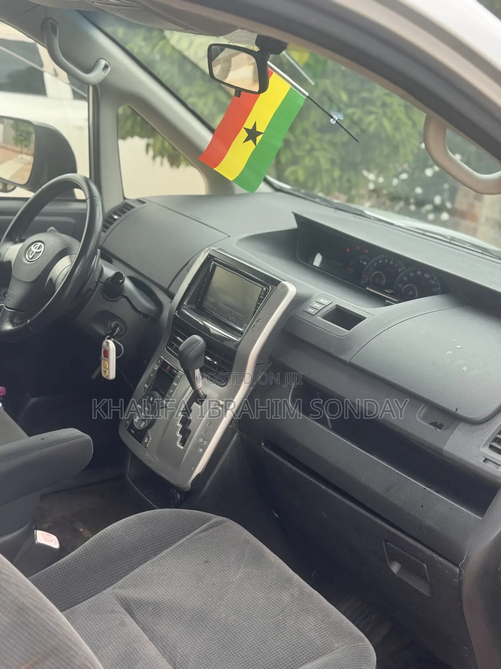 Toyota Voxy 2012 Silver
