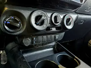 Toyota Hilux 2025 White