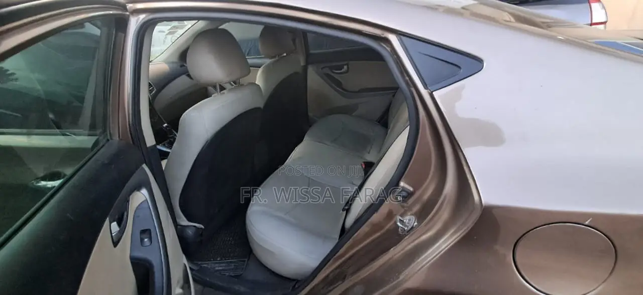Hyundai Elantra SE 4dr Sedan (1.8L 4cyl 6M) 2014 Brown