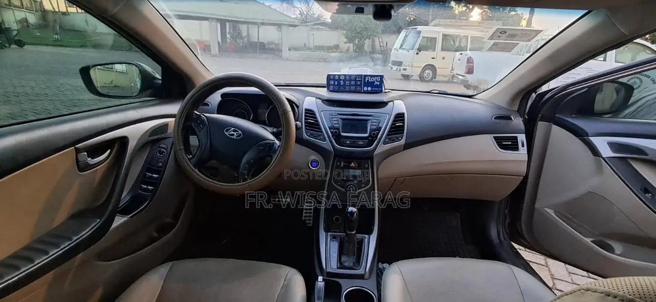 Hyundai Elantra SE 4dr Sedan (1.8L 4cyl 6M) 2014 Brown