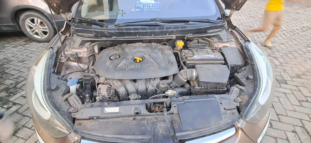 Hyundai Elantra SE 4dr Sedan (1.8L 4cyl 6M) 2014 Brown