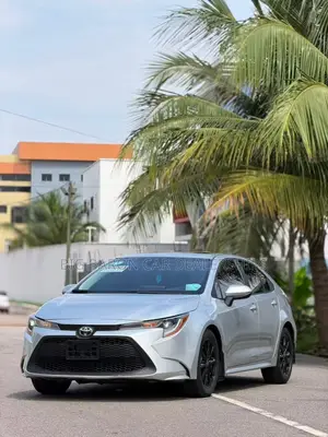 Toyota Corolla LE 2022 Silver